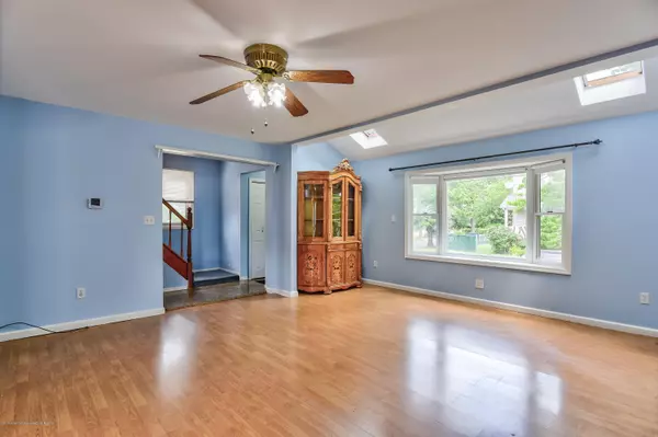 Edison, NJ 08817,74 Redwood Avenue