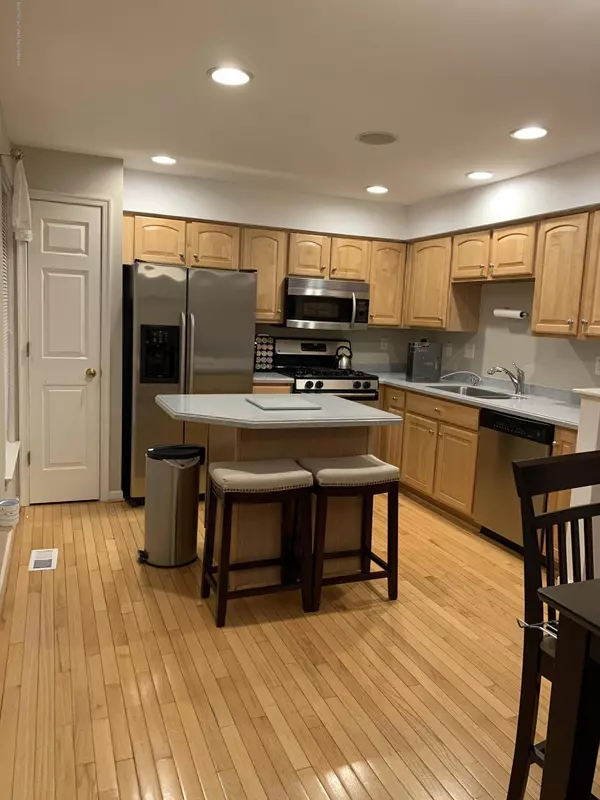 Farmingdale, NJ 07727,63 Saxton Road