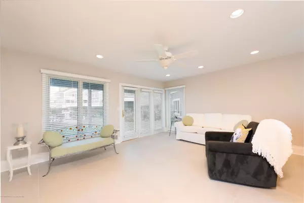 Sea Bright, NJ 07760,5 Grand Pointe Way #5