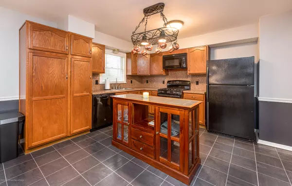 Eatontown, NJ 07724,12 1st Avenue