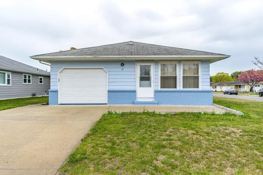 17 Kinsale Street, Toms River, NJ 08757