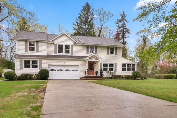 52 Beechwood Drive, Shrewsbury Boro, NJ 07702