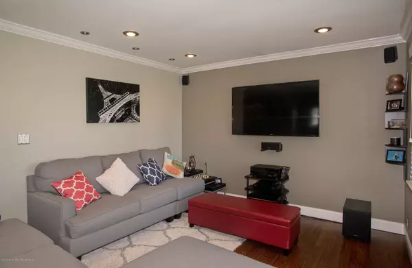 Parlin, NJ 08859,61 Harrison Place