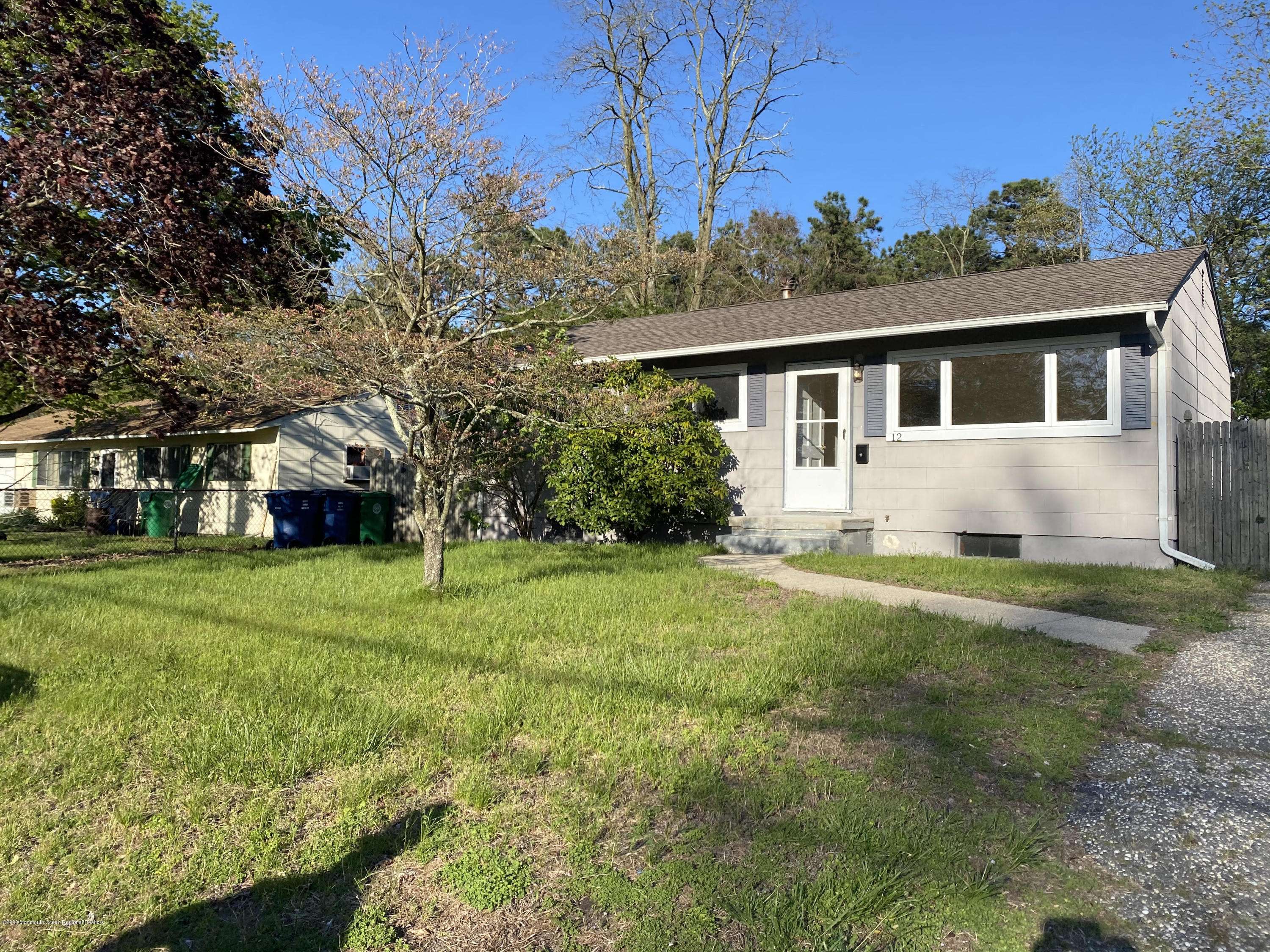12 Easy Street, Toms River, NJ 08757