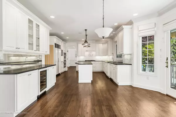 Rumson, NJ 07760,21 Robin Road