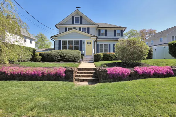 54 Memorial Parkway, Atlantic Highlands, NJ 07716