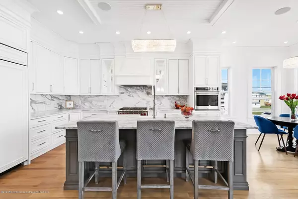 Rumson, NJ 07760,64 Waterman Avenue #A