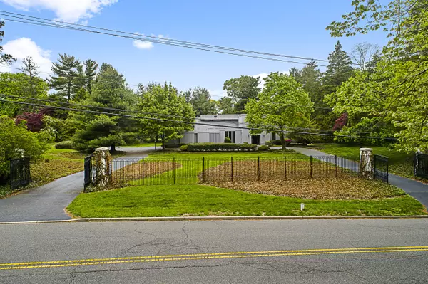 Rumson, NJ 07760,6 Bellevue Avenue