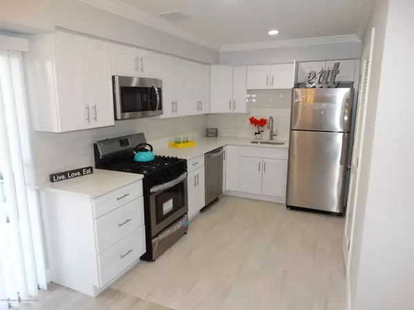 Matawan, NJ 07747,11 Michigan Drive