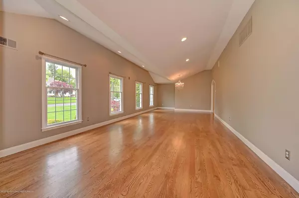 Holmdel, NJ 07733,18 Duncan Drive