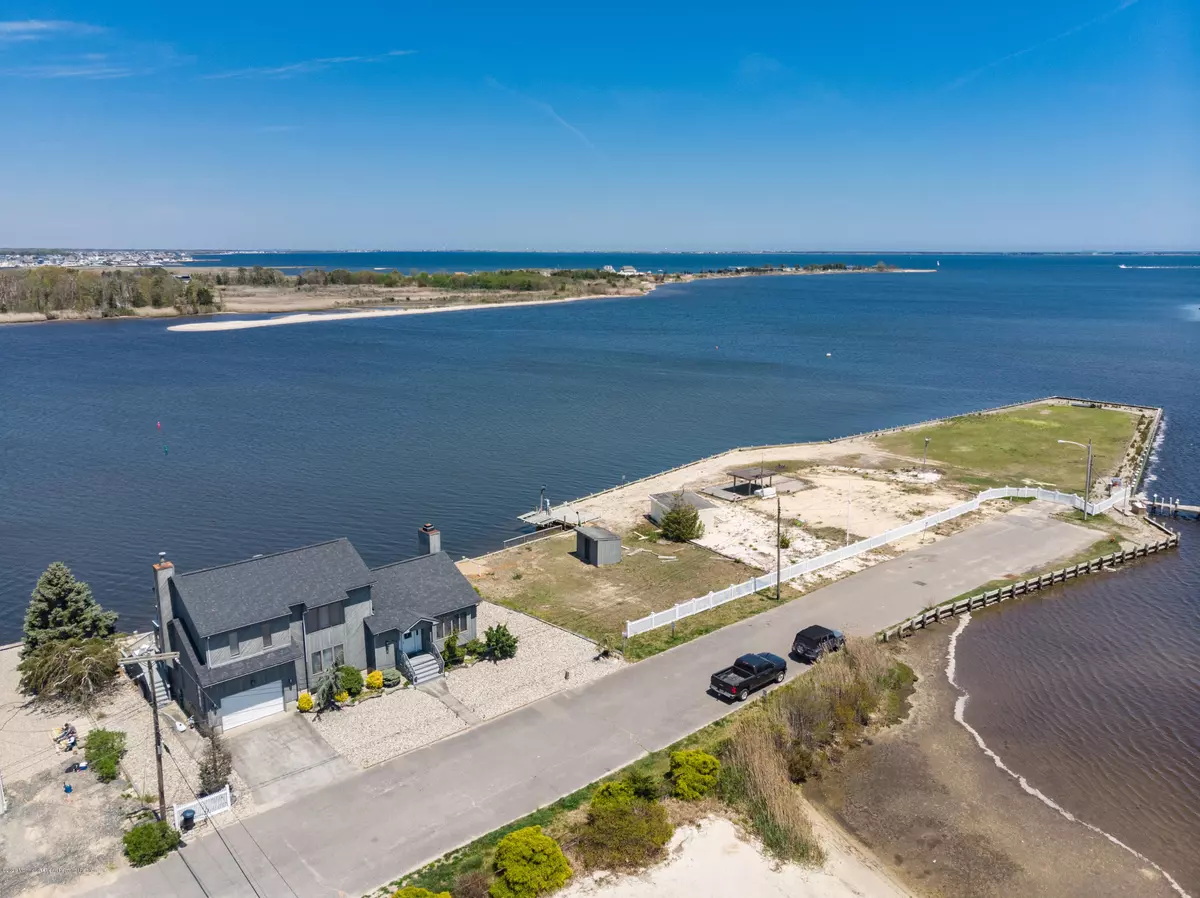 Lanoka Harbor, NJ 08734,934 Meadowlark Drive