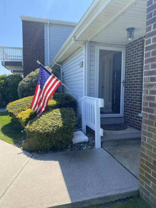 Monmouth Beach, NJ 07750,25 Meadow Avenue #52