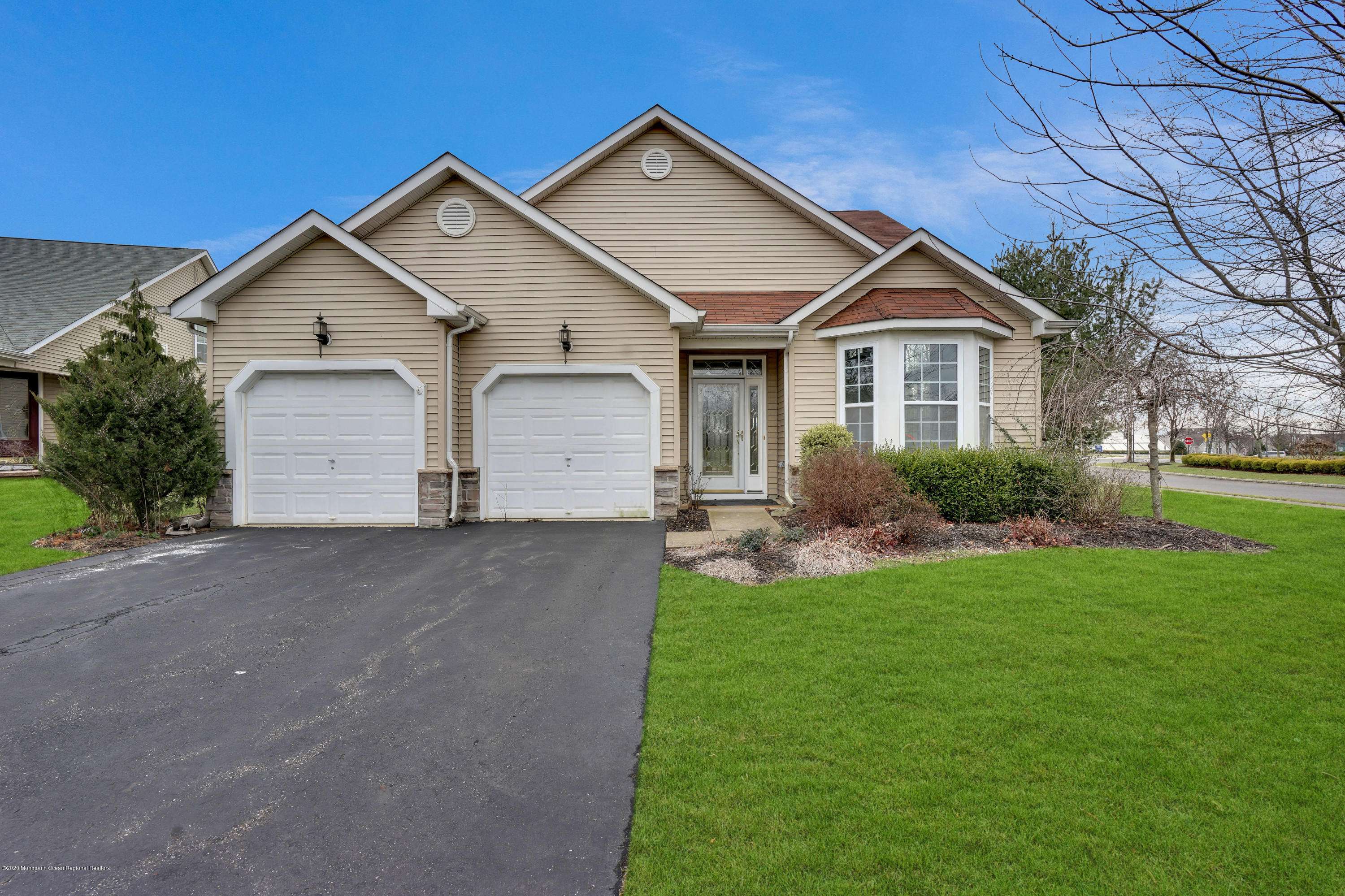 40 Kristin Court, Lakewood, NJ 08701