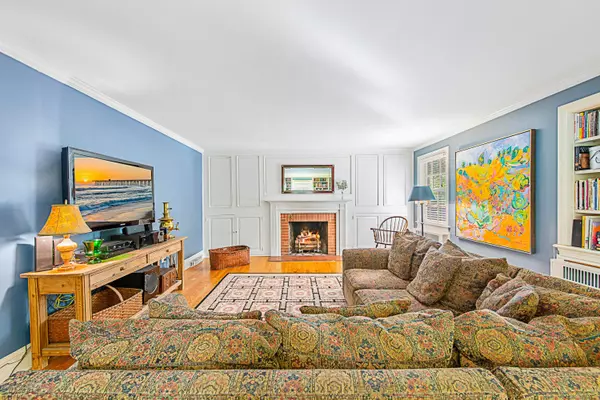 Rumson, NJ 07760,75 Rumson Road