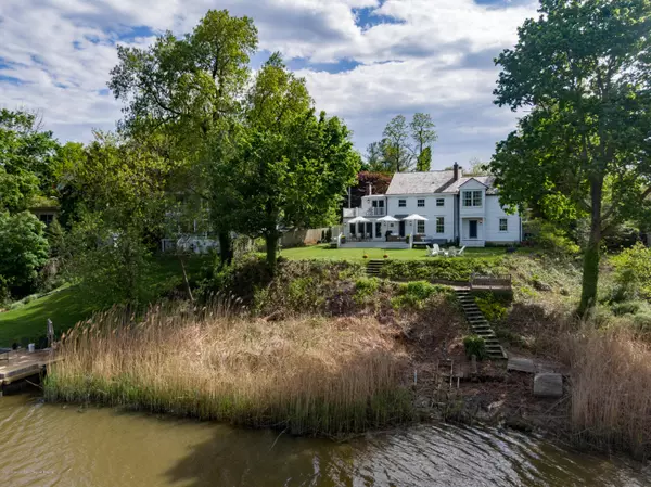 Rumson, NJ 07760,539 Locust Point Road