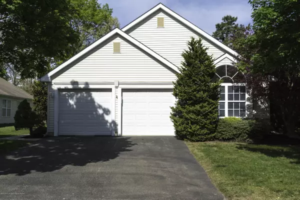 86 Skyline Drive, Lakewood, NJ 08701