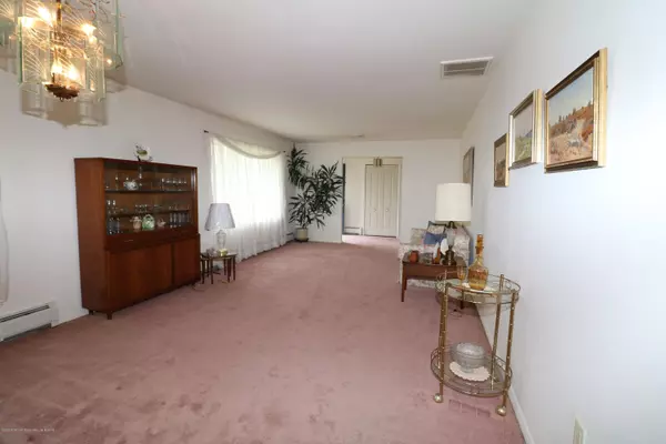 Little Egg Harbor, NJ 08087,321 Country Club Boulevard