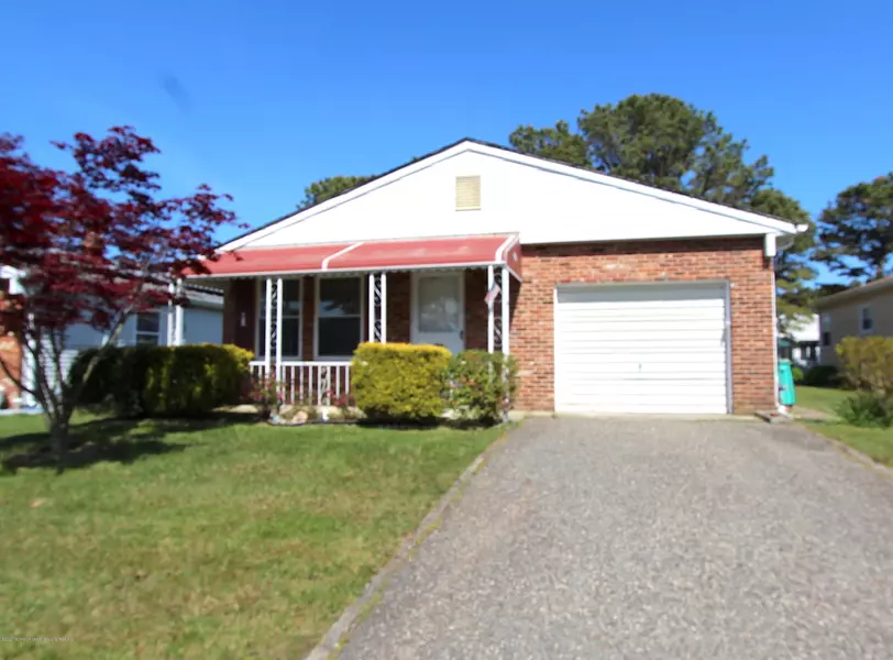 4 Olstins Court, Toms River, NJ 08757