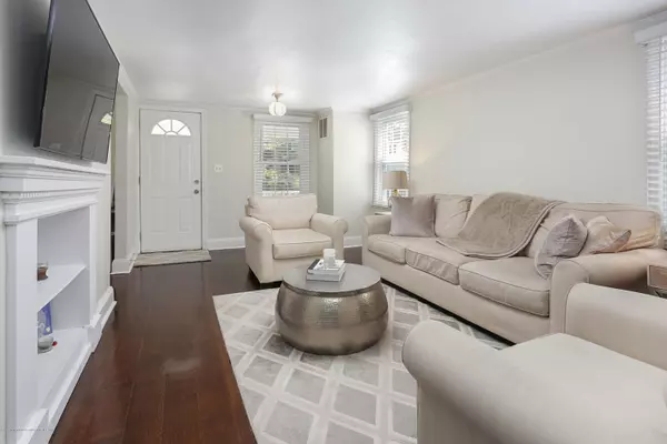 Rumson, NJ 07760,36 Allen Street