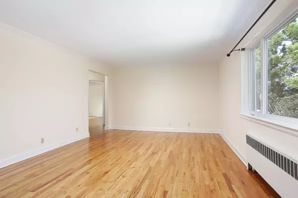 Red Bank, NJ 07701,293 Spring Street #13D