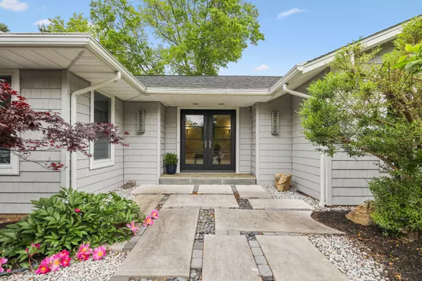 Rumson, NJ 07760,8 Riverside Drive