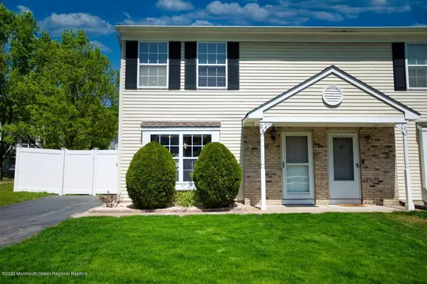 26 Brewster Circle, Old Bridge, NJ 08857