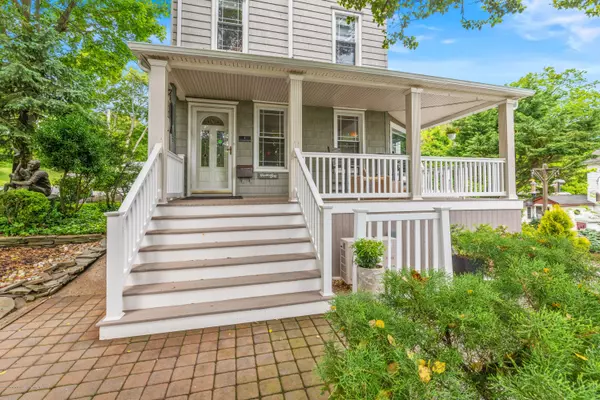 Highlands, NJ 07732,1 Woodland Street