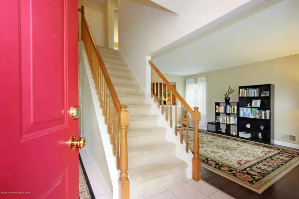Holmdel, NJ 07733,4 Squire Court