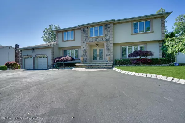 Manalapan, NJ 07726,7 Crane Court