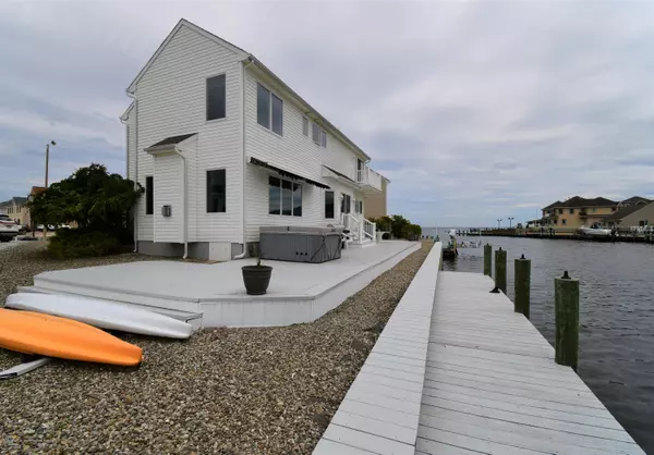 Bayville, NJ 08721,28 Jibsail Drive