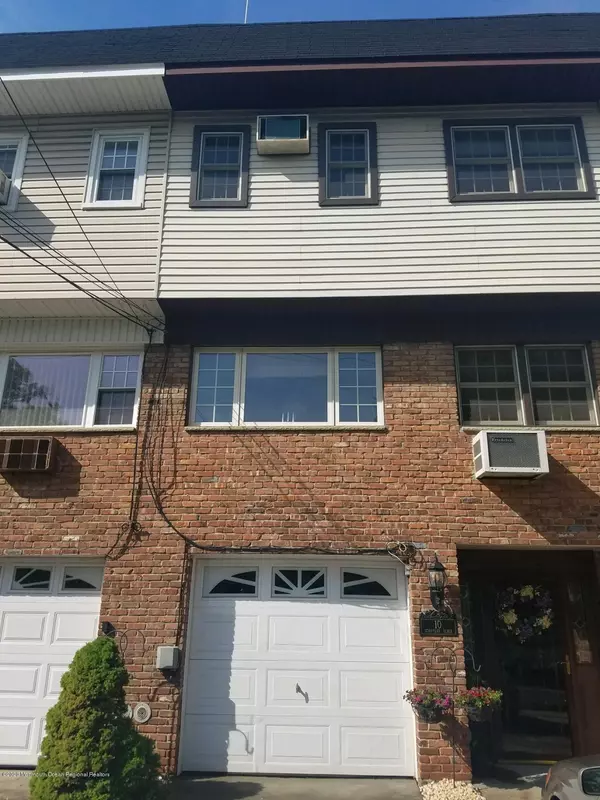 10 Schuyler Place, Bayonne, NJ 07002