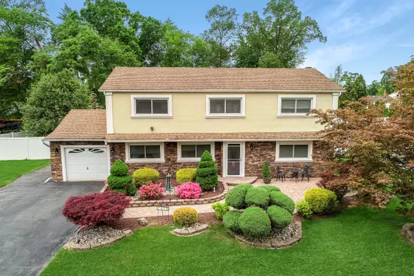 31 Winthrop Drive, Manalapan, NJ 07726