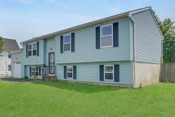 Lakehurst, NJ 08733,112 Hibernia Avenue