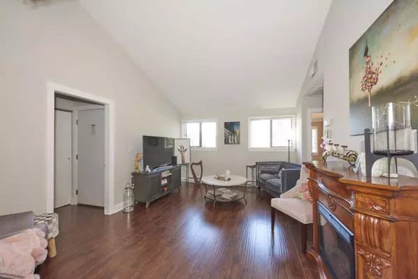 Red Bank, NJ 07701,17 Belmont Court