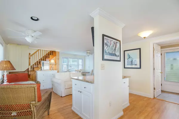 Lavallette, NJ 08735,27 E Shore Way