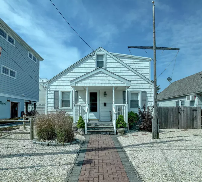 24 E California Avenue, Long Beach Twp, NJ 08008