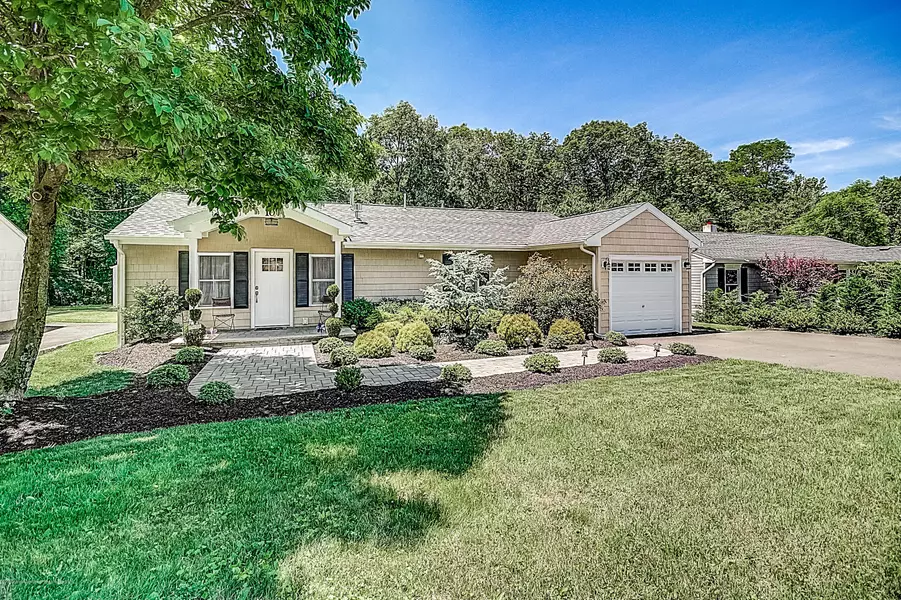 10 Eisenhower Court, Matawan, NJ 07747