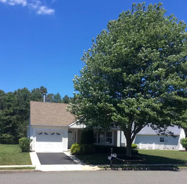 22 Weybridge Court, Toms River, NJ 08757