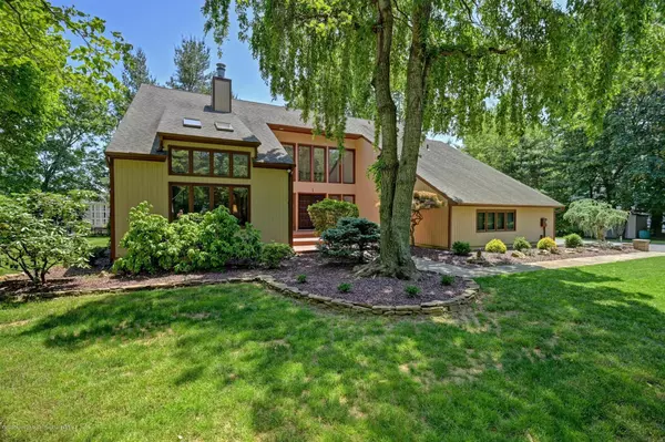 Holmdel, NJ 07733,1 Delwood Drive