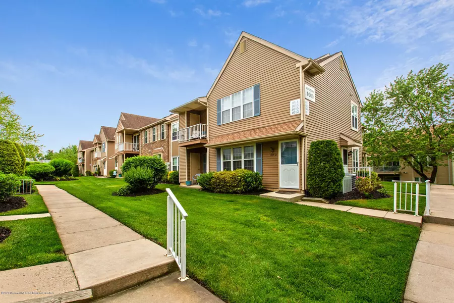 1015 Scotswood Court #1015, Mount Laurel, NJ 08054