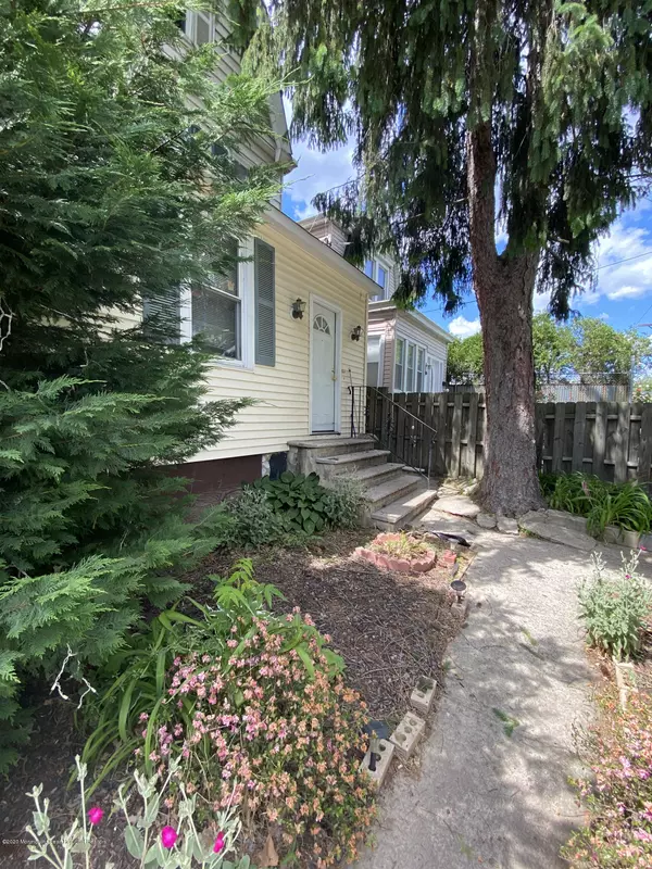 Orange, NJ 07050,255 Hickory Street