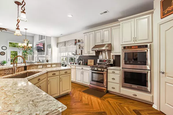 Farmingdale, NJ 07727,8 W Bonicelli Court