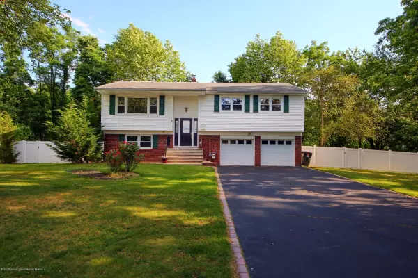 32 Orchard Avenue W, Holmdel, NJ 07733