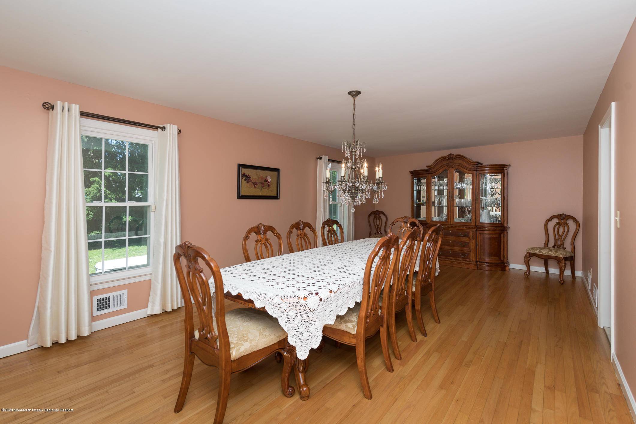 Holmdel, NJ 07733,6 Briarcliff Lane