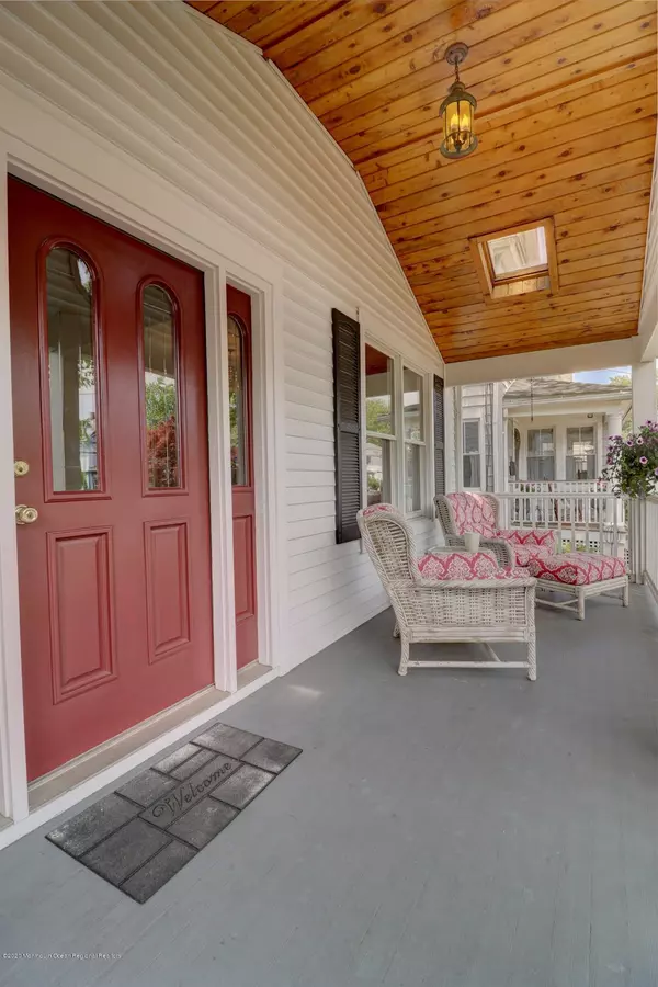 Red Bank, NJ 07701,5 Elm Place