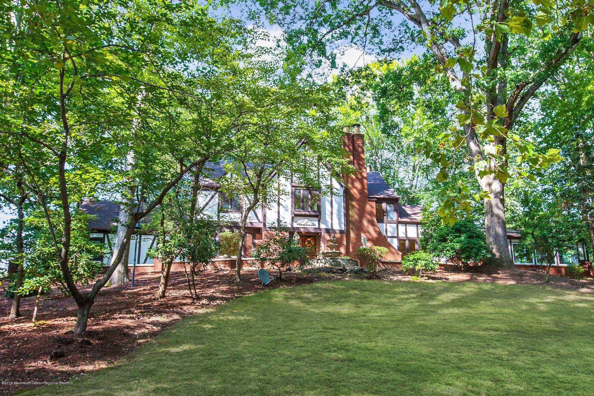 Holmdel, NJ 07733,3 E Brook Drive