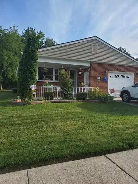 37 Freeport Court, Toms River, NJ 08757
