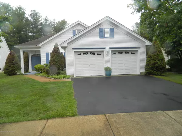 9 Amberwinds Drive, Lakewood, NJ 08701