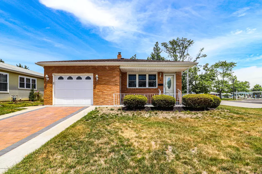 2 Liberta Drive, Toms River, NJ 08757