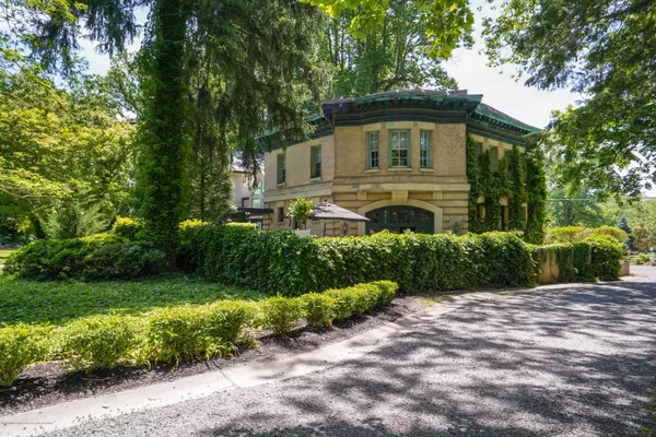 Rumson, NJ 07760,17 Linden Lane